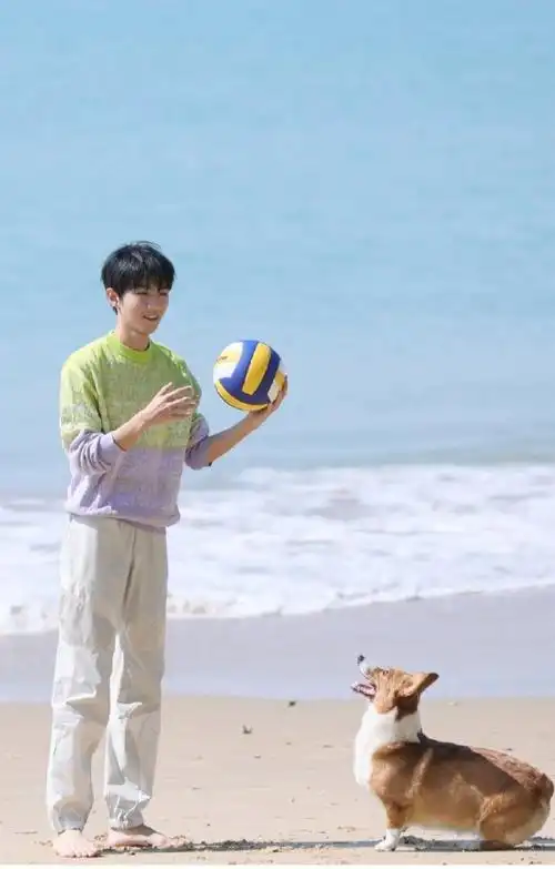 王俊凯超话#恰好是少年#王俊凯《恰好是少年》预告照!