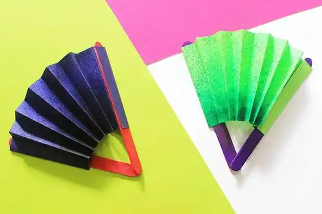 夏天儿童手工:怎么用卡纸制作纸折叠扇子(步骤图解)6