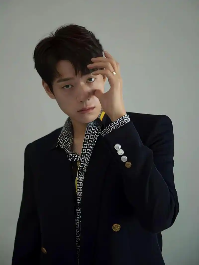 都有一个共同点姐弟恋  魏大勋的三段感情都因为年龄差异而备受瞩目