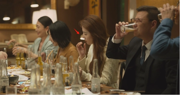 玫瑰中36岁刘亦菲干饭,戳穿了多少"戏混子"的体面