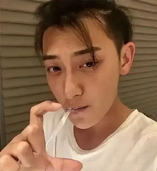 8位男明星素颜照:任嘉伦黝黑,王一博大小眼,蔡徐坤脸大