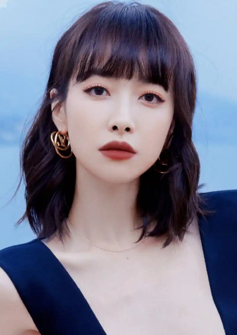 宋茜韩国女团出道,毕业于北京舞蹈学院,舞蹈功底自然不用多说,她的