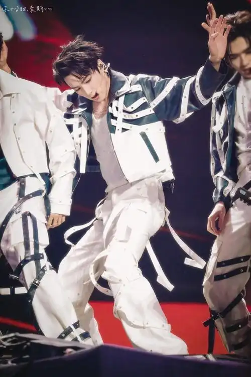 舞台上的你最耀眼78@时代少年团-刘耀文刘耀文超话#刘耀文叁重楼暨