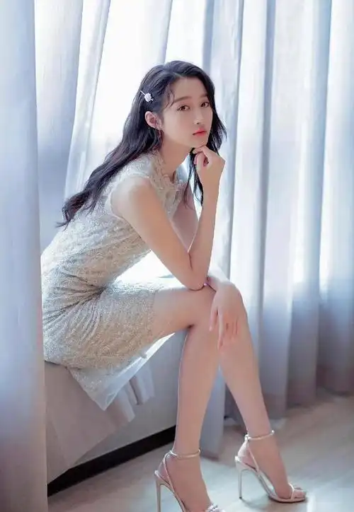 歌手关晓彤个人资料