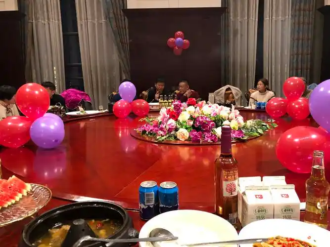 吃蛋糕,唱生日歌,祝生日快乐