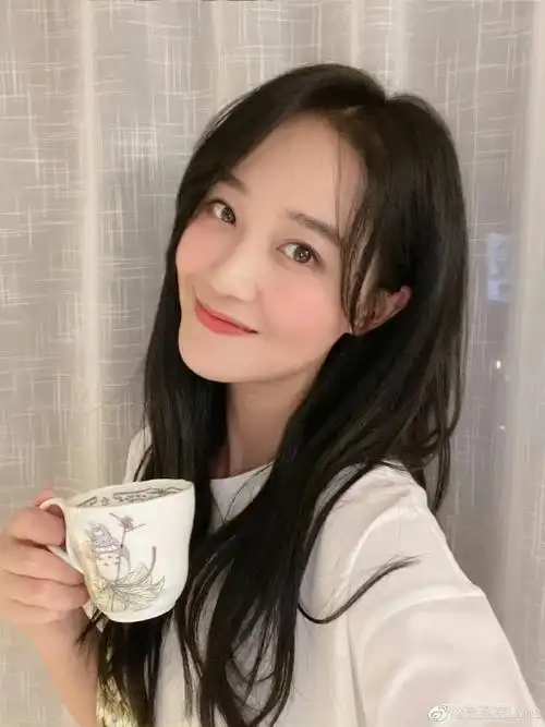 蓝盈莹红白条纹背心##蓝盈莹的闪光生活