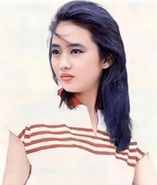 年轻时魅力四溢,让无数女性为之倾倒,但他却始终坚守对朱丽倩的深情