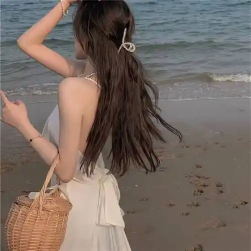 海边度假旅游拍照穿搭性感露背吊带连衣裙超仙缎面中长款沙滩裙女