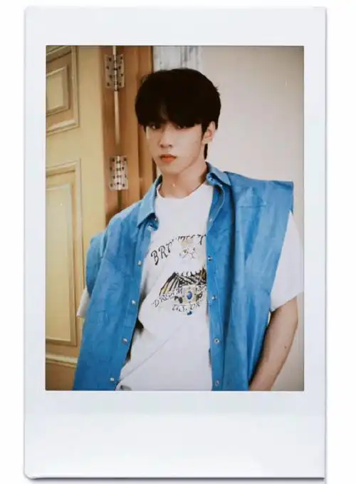 酷盖的拍立得@时代少年团-刘耀文#刘耀文户外四宫格