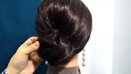 婆婆参加婚礼这样扎头发,大气端庄还优雅,发型很显气质
