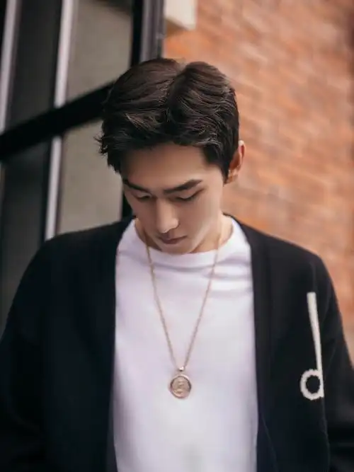 杨洋官宣宝格丽代言人!恭喜喜提新身份,贵气十足