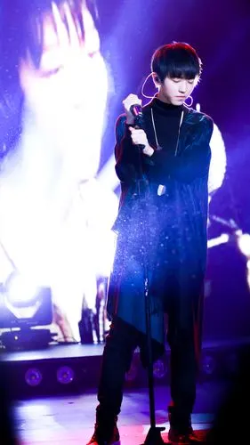 王俊凯# 160921 王俊凯17岁生日会 高清9p