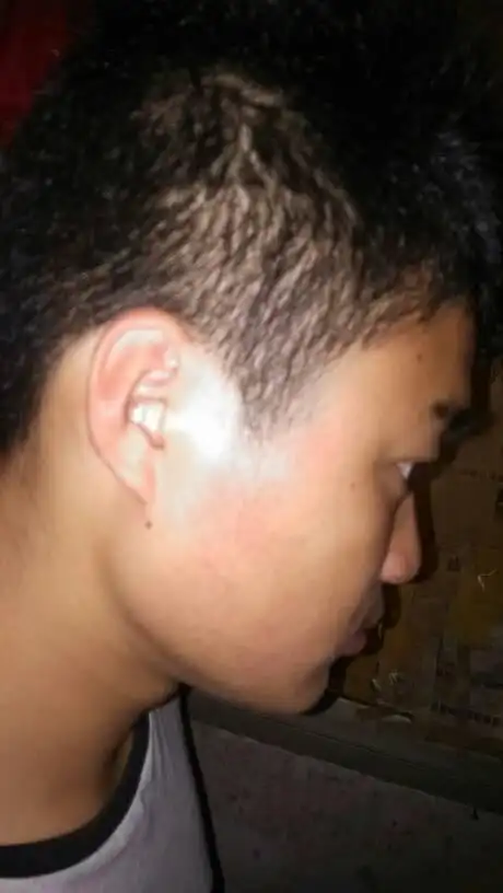 问:请问我这耳轮是翻的对事业有没有影响!问问我这耳朵有没有财呀!