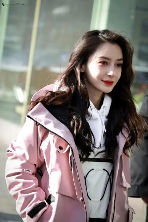 baby录节目路透照曝光穿滑雪服可爱呆萌