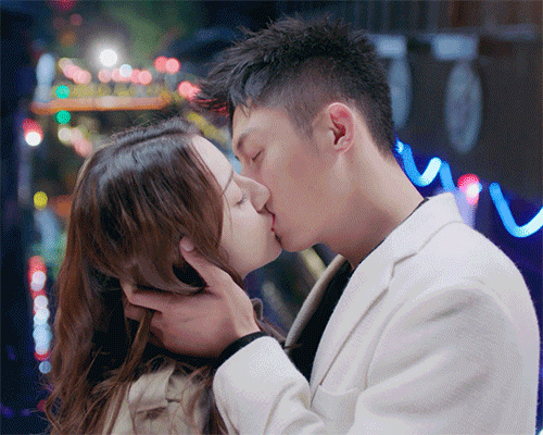 围观迪丽热巴黄景瑜撒糖