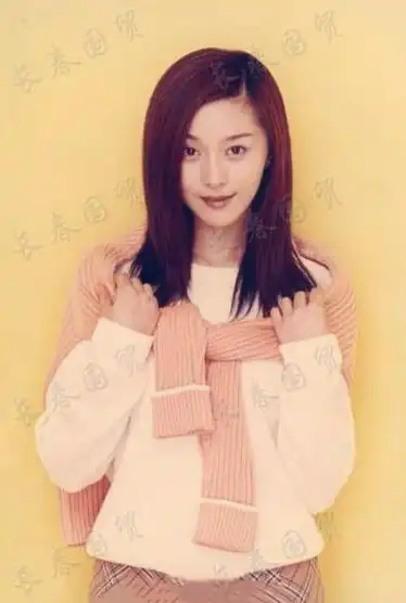 范冰冰青涩旧照曝光长发飘飘笑容甜美五官水灵白到发光