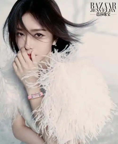 秦岚《芭莎珠宝》杂志大片,清冷优雅,美丽迷人_冰雪_力量_黑色