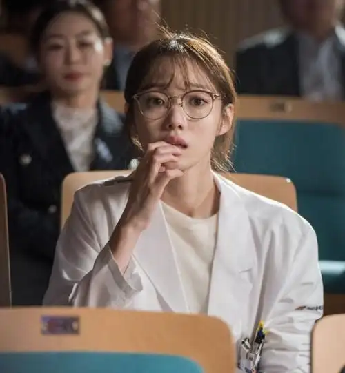 浪漫医生金师傅2公开李圣经剧照饰演天才医生