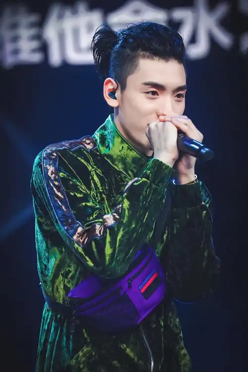 王子异帅气图片 王子异图片壁纸