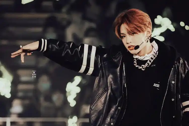 2021celine思琳黄明昊演唱会秋冬超季首穿