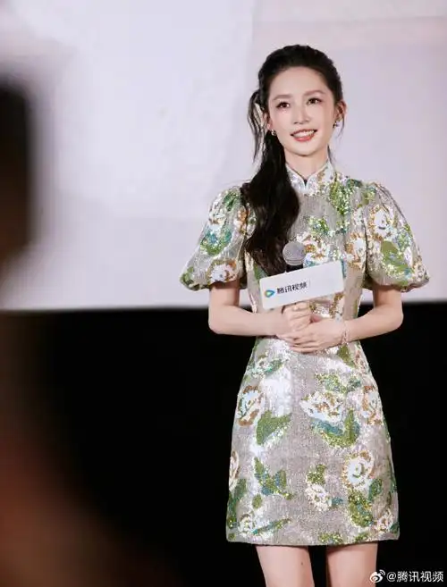 鹅娘morningcall#  旗袍美人说的就是我们林婉儿@李沁吧~早啊