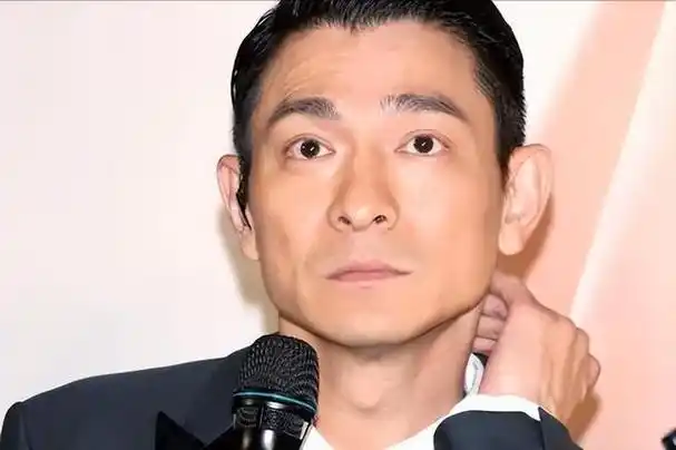 由于此事,他甚至已被对方起诉,从目前的证据来看,刘德华似乎处于明显