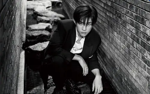 易烊千玺成熟魅力帅气壁纸图片