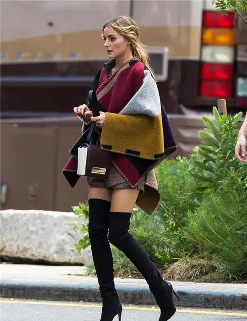 打造荷尔蒙迸发穿搭,过膝高靴如何搭配连衣裙或短裙?