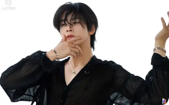 不愧是脸蛋天才!车银优w korea画报花絮照公开!