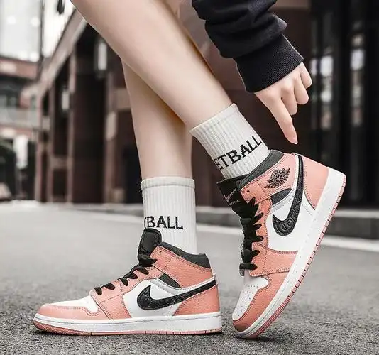 夏天穿aj会热吗 夏天穿高帮aj会被笑吗 - 穿衣搭配 - 辣妈营