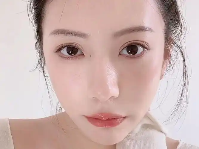 好盯 伪素颜 裸妆 纯欲 白皙 透亮 没见过这么皮肤清澈纯净的美女 抖