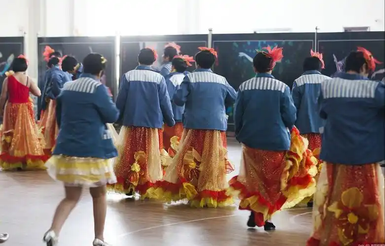 吉林女子监狱办春晚服刑人员走t台组图1012