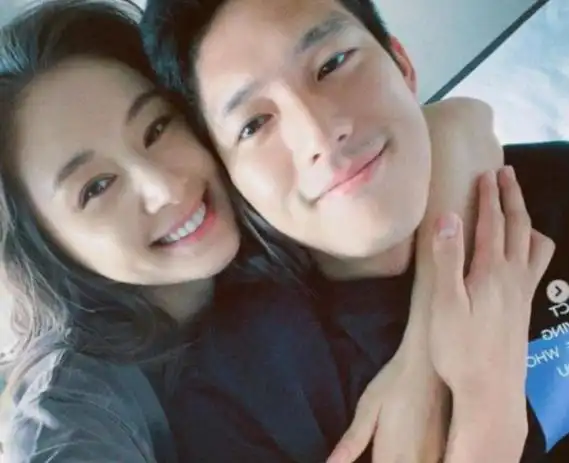 王子文晒素颜照为男友庆生送昂贵小提琴表爱意王子文不亏