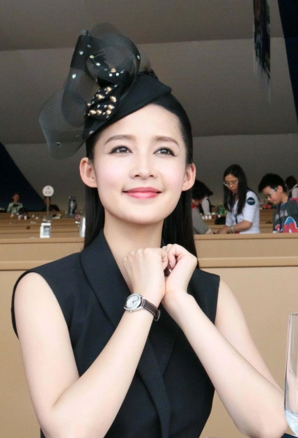 给6位女神的颜值打分,唐嫣80分,杨幂99分,猜猜赵丽颖多少分?