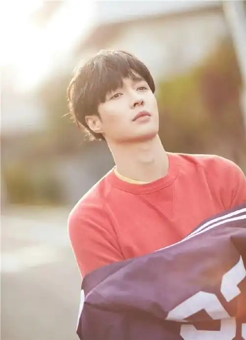 考古17年写真  每一张都好帅气,是阳光可爱的兴学长  @张艺兴