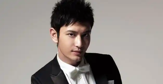 叶珂是一位年轻漂亮的女演员,温柔和善良深深地打动了黄晓明.