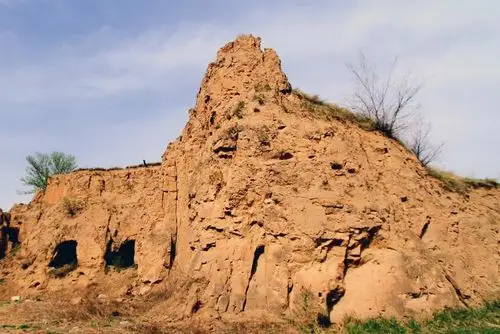 威远墓群(第二批省保)时代:汉地址:右玉县威远镇树儿照村(威远旧城)