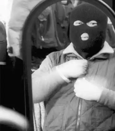 影视剧里劫匪戴的头套仿真手铐蒙面头套,强力弹弓,仿真手铐.