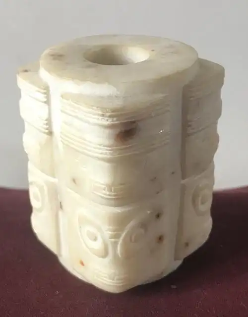 附图2  (玉琮侧面图)