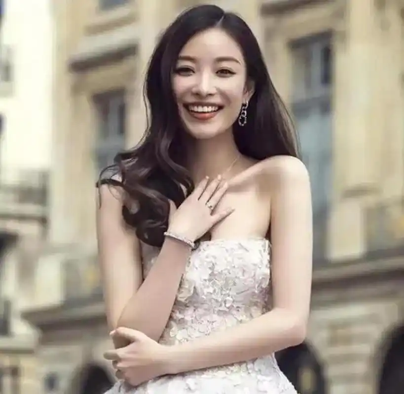 中国演技最好的50位女演员排行榜:  1.周冬雨 2.章子怡 3.巩俐 4.