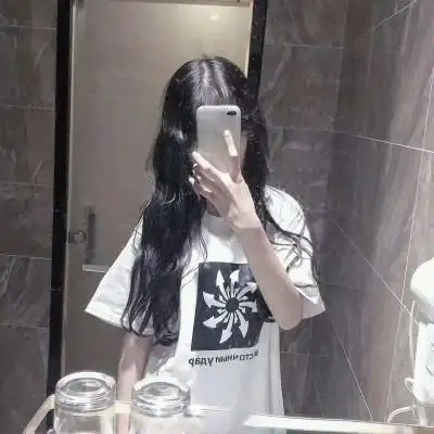 手机挡脸的你要多少我有多少._qq女生头像_我要个性网