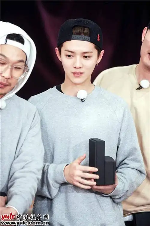 鹿晗《跑男4》首获最终胜利 调侃自己"幸运捡漏"