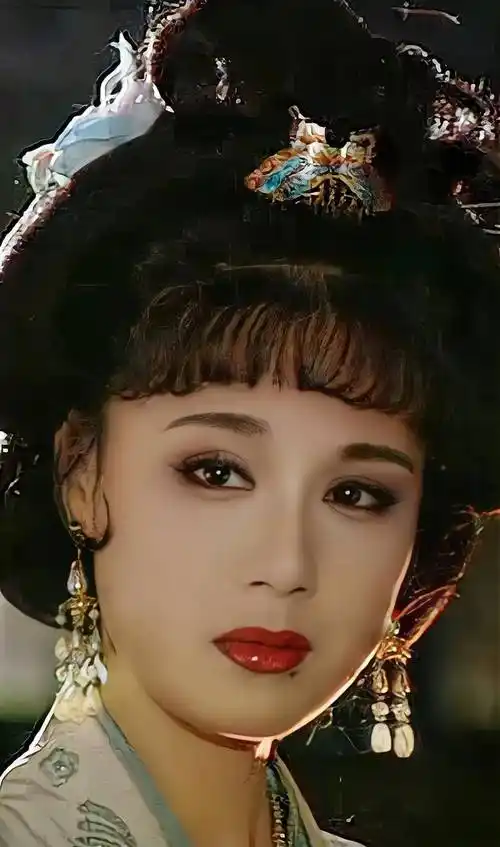 "最美容妃"李建群,与导演在一起28年,一生无子留遗憾_服装_剧中_父母