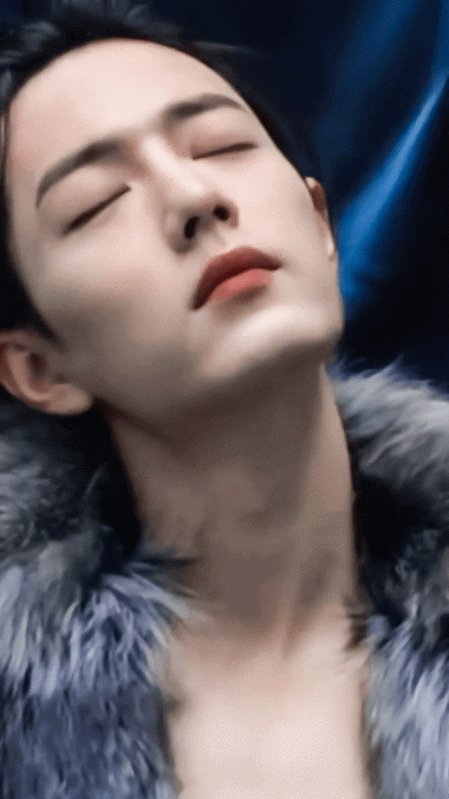 来看肖战怼脸拍合集～眉目清秀,面如冠玉!