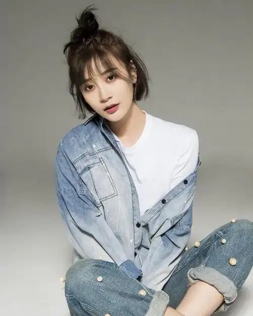 杨幂,焦俊艳,张小斐,袁姗姗,季肖冰,经超等人,都是唐菀昔日同窗