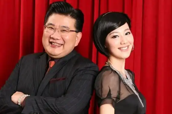 曹可凡和王冠两个人是什么关系视频的真假一时难以分辨