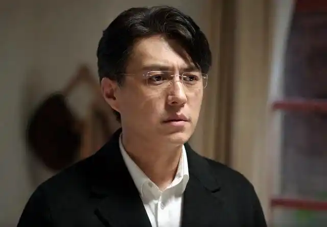 成毅,靳东主演的电视剧《底线》大结局了,40集的剧情,出现了许多的