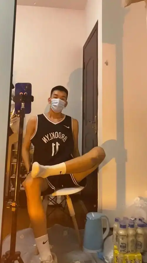 小鲜肉帅哥#身高190cm长腿体育生帅哥