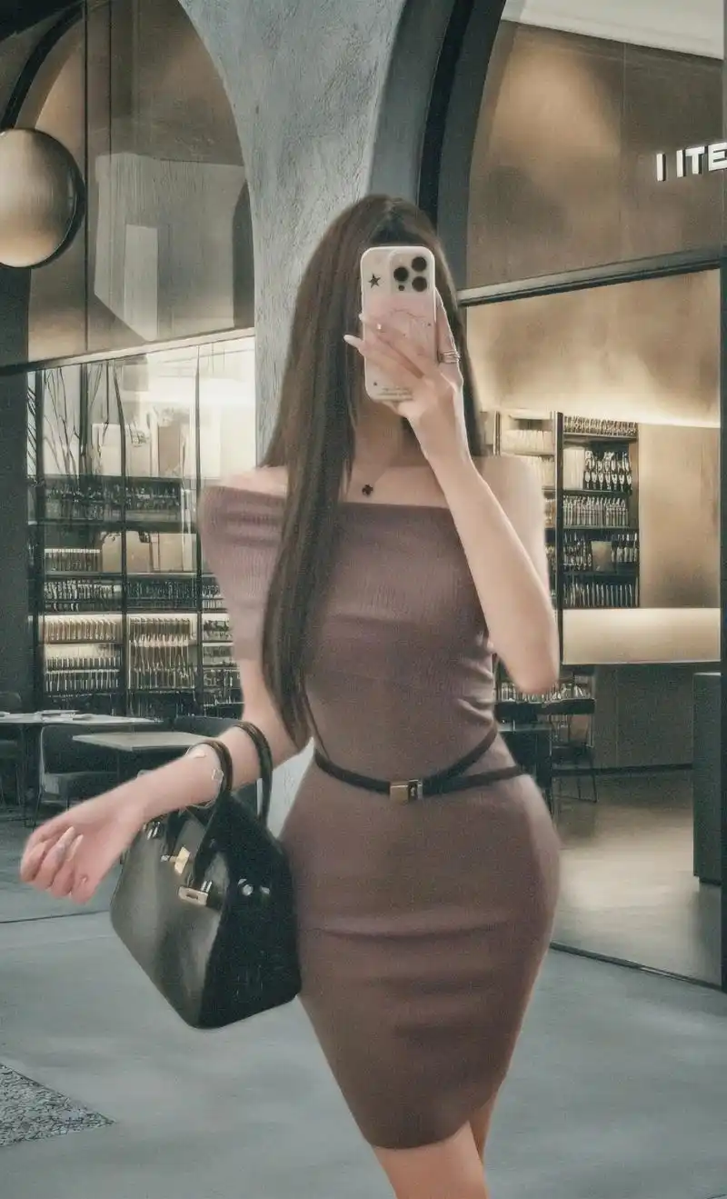 千金风穿搭小香风气质斜肩针织连衣裙女夏性感露肩包臀短裙打底裙