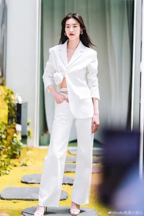 刘雯的身材比成都还要辣##被刘雯的腰辣到了